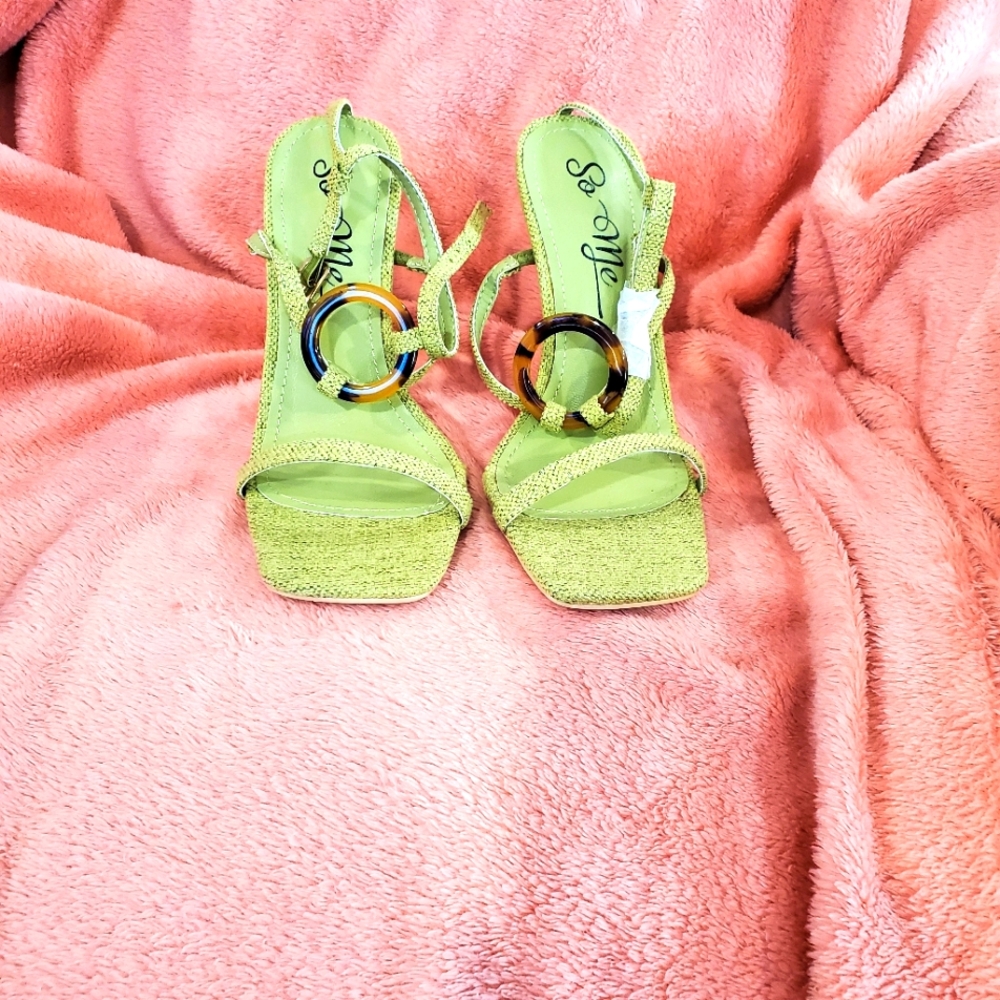 Ladies shoes.